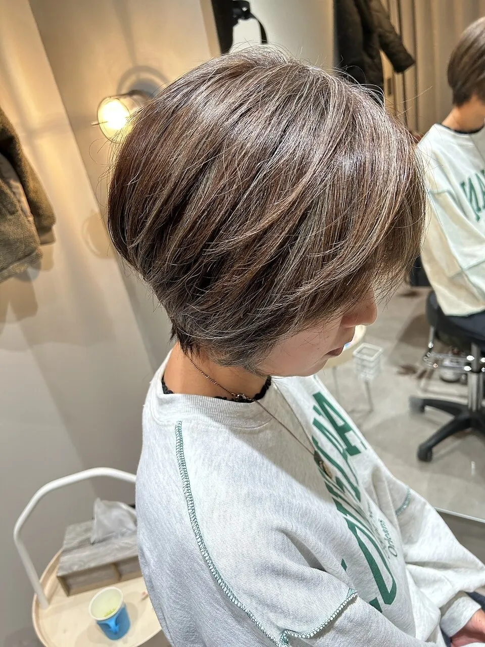 白髪ぼかしハイライト×ショートボブ